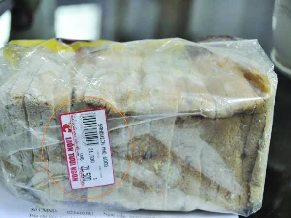 Bánh mì Big C bị mốc khi còn hạn sử dụng