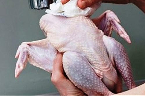 Rùng mình thực phẩm hàng ngày ngậm chất vàng ô