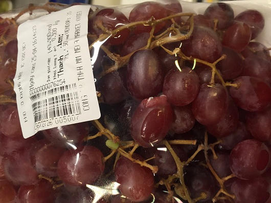 Siêu thị Metro Hà Nội bày bán hoa quả mốc, ôi thiu