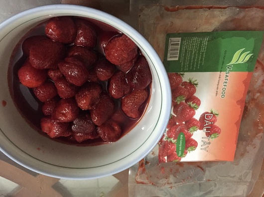 Siêu thị Metro Hà Nội bày bán hoa quả mốc, ôi thiu