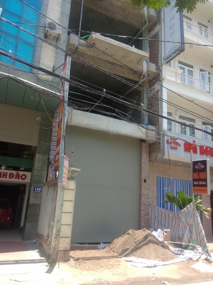 Trung Hòa (Cầu Giấy): Công trình xây dựng vi phạm, gây nguy hiểm giao thông