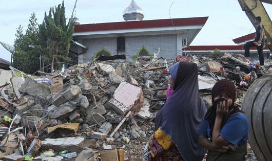 Tổng thống Indonesia thăm hỏi người dân sau động đất làm chết 102 người