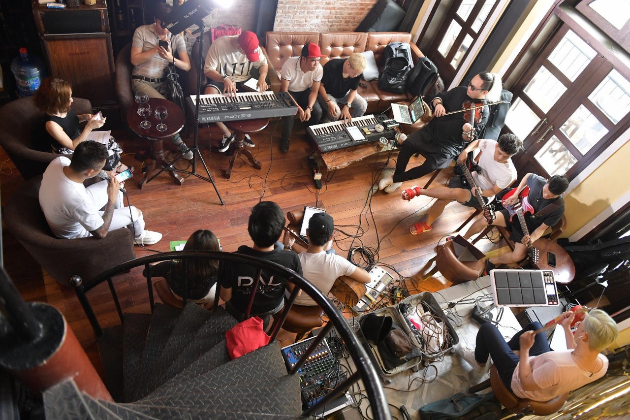 Tuấn Hưng đưa các con lên sân khấu đêm “khai trận” hành trình 20 năm ca hát ở FLC Sầm Sơn