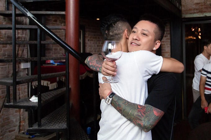 Tuấn Hưng đưa các con lên sân khấu đêm “khai trận” hành trình 20 năm ca hát ở FLC Sầm Sơn