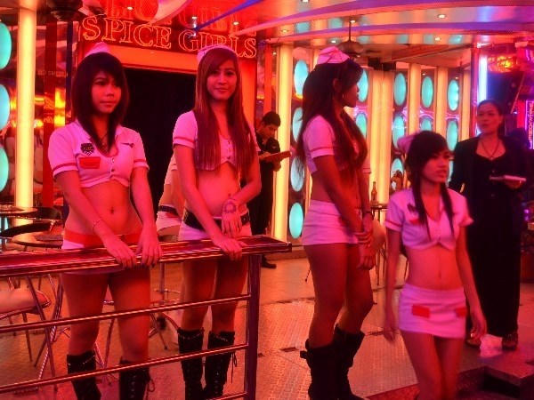 Các nước trên thế giới xử phạt hành vi mại dâm như thế nào?