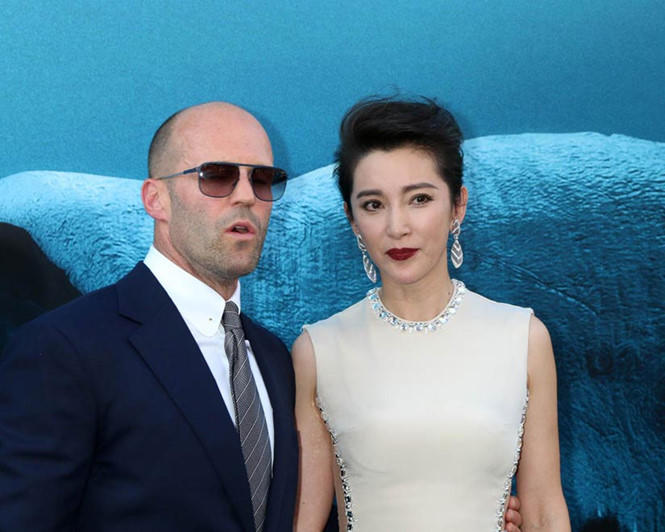 Sau Phạm Băng Băng, “đả nữ” Lý Băng Băng có thể bị cảnh sát “sờ gáy“