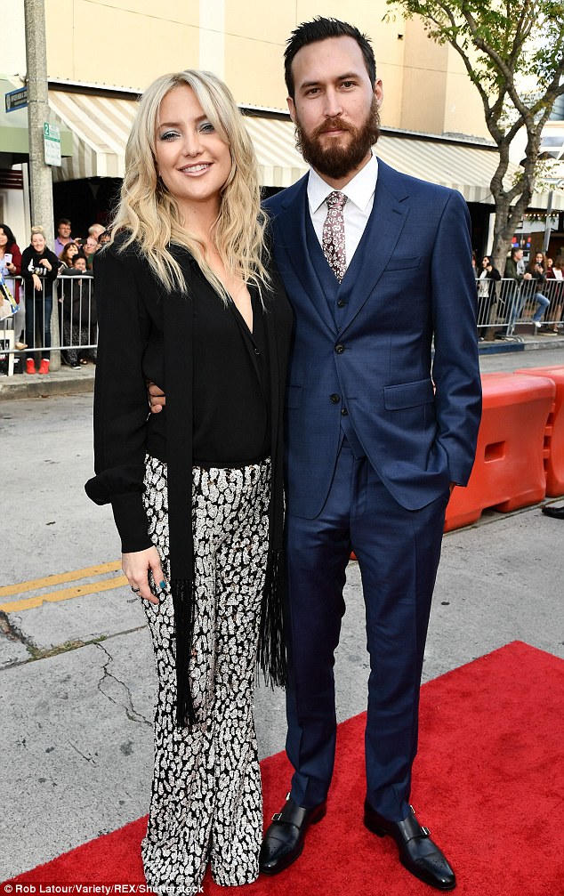 'Mỹ nhân cười đẹp nhất Hollywood' Kate Hudson sinh con thứ 3