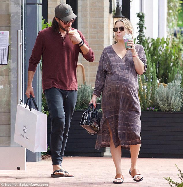 'Mỹ nhân cười đẹp nhất Hollywood' Kate Hudson sinh con thứ 3