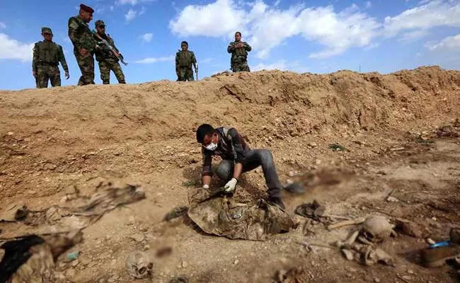 Hơn 200 ngôi mộ tập thể với hơn 12.000 thi thể được tìm thấy ở Iraq