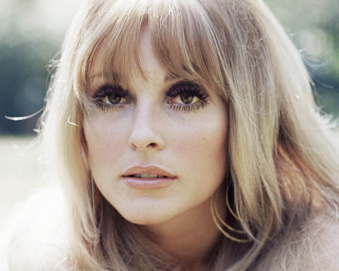 Đấu giá váy cưới của minh tinh chết thảm khi mang thai Sharon Tate 