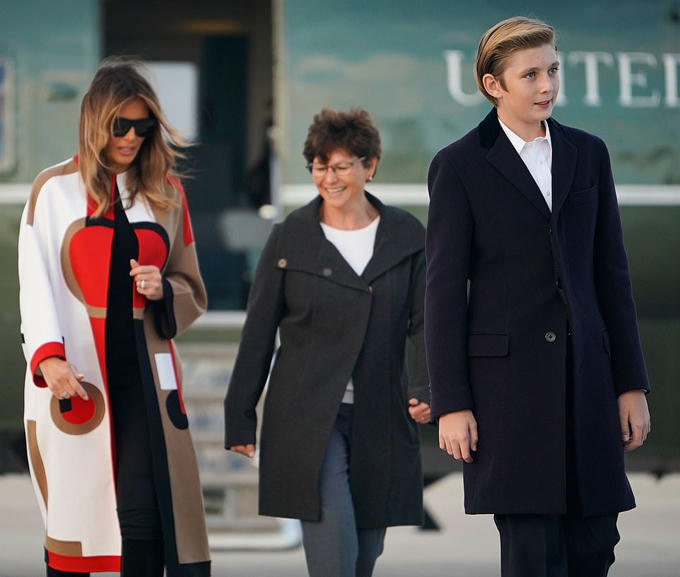 Cậu út nhà Tổng thống Donald Trump xuất hiện, điển trai bất ngờ 
