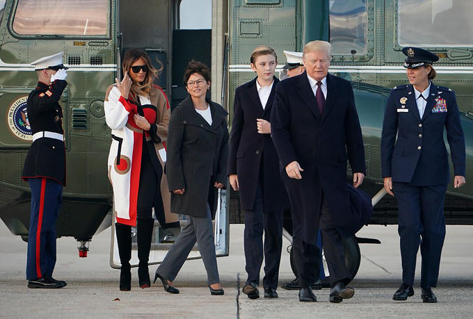 Cậu út nhà Tổng thống Donald Trump xuất hiện, điển trai bất ngờ 