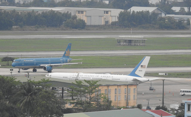 Vì sao hàng loạt máy bay của Tổng thống Trump liên tục đáp xuống sân bay Đà Nẵng?