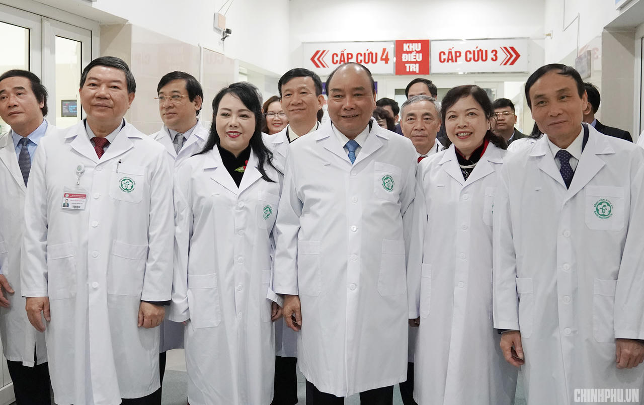 Thủ tướng: Y bác sỹ là những người anh hùng thầm lặng
