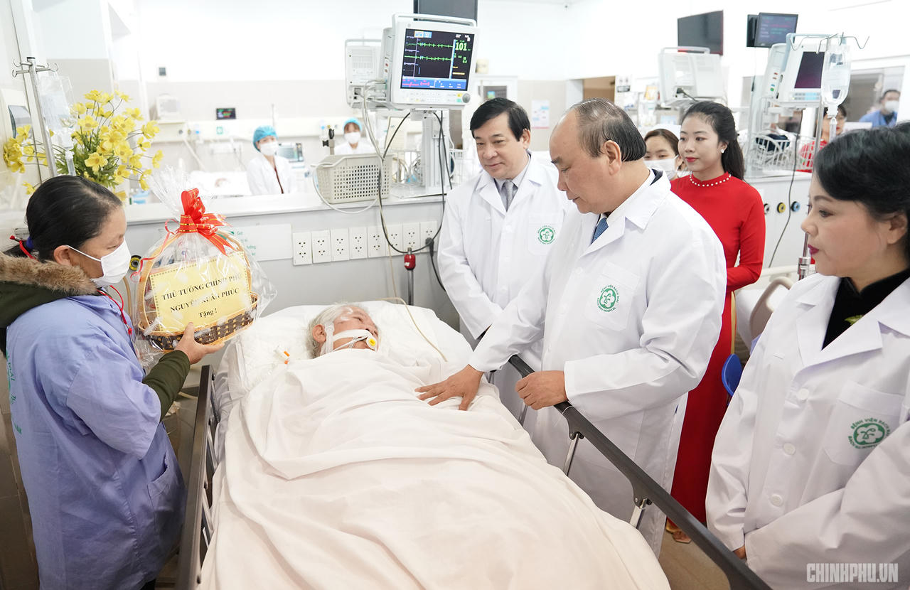 Thủ tướng: Y bác sỹ là những người anh hùng thầm lặng