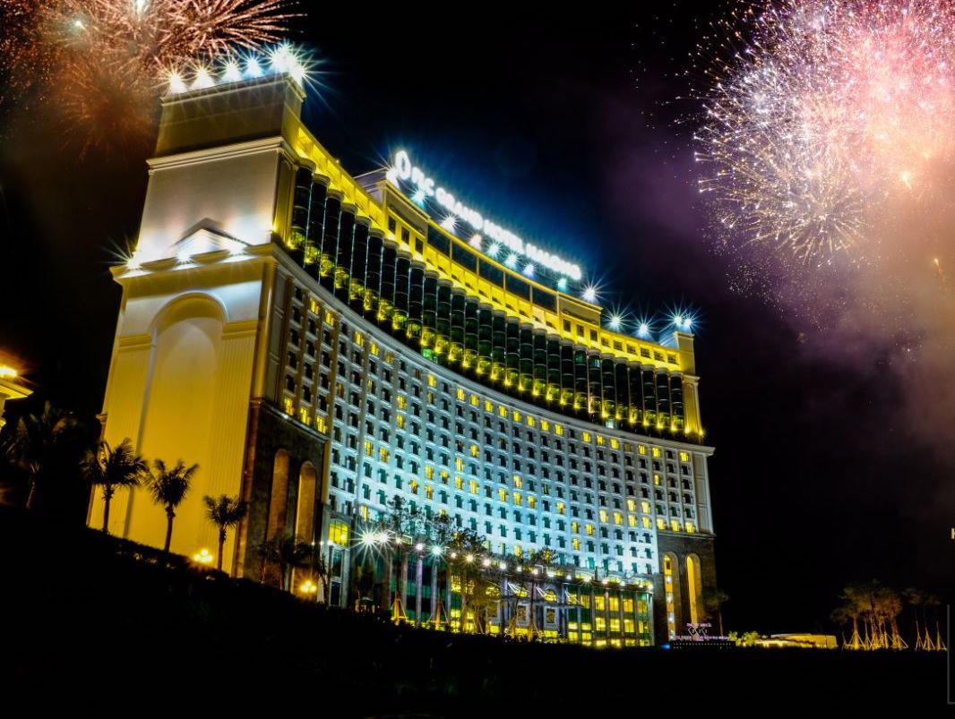 Trình diễn pháo hoa ấn tượng tại Carnaval Hạ Long 2019