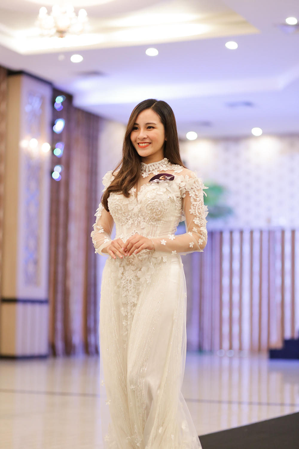 Á hậu Thúy Vân đọ nhan sắc cùng thí sinh Hoa Hậu Bản Sắc Việt Toàn Cầu 2019