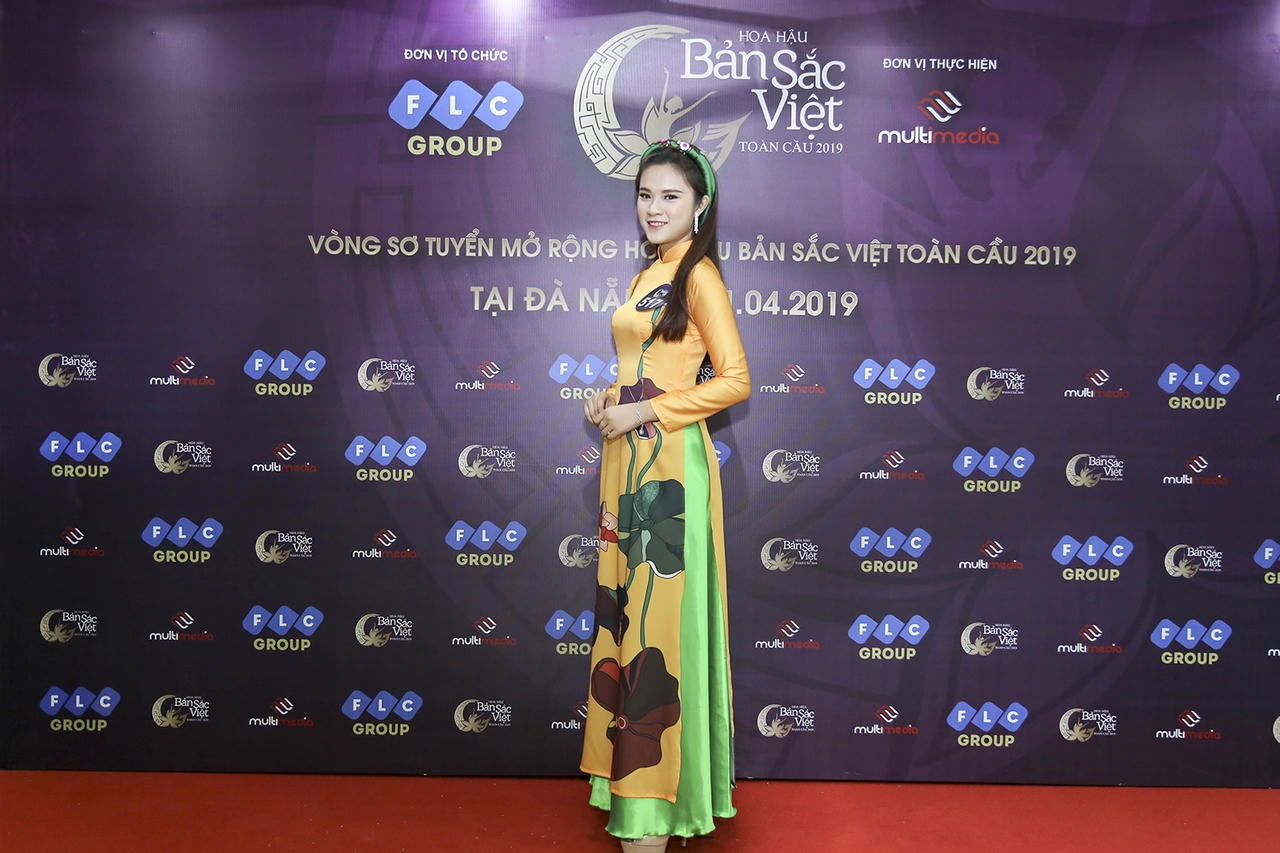 Á hậu Thúy Vân đọ nhan sắc cùng thí sinh Hoa Hậu Bản Sắc Việt Toàn Cầu 2019