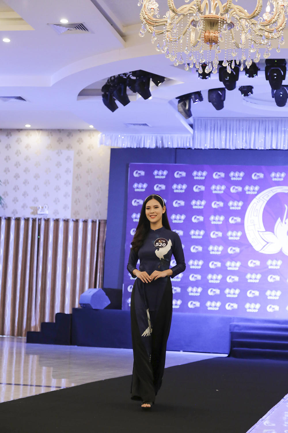 Á hậu Thúy Vân đọ nhan sắc cùng thí sinh Hoa Hậu Bản Sắc Việt Toàn Cầu 2019