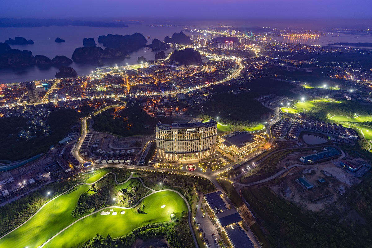 Không chỉ đẹp như tiên cảnh, Hạ Long còn thu phục du khách bởi những yếu tố hấp dẫn này