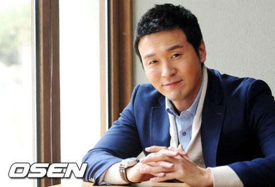 Nam tài tử Hàn Quốc Lee Sung-jae lên chức ông ngoại ở tuổi 49