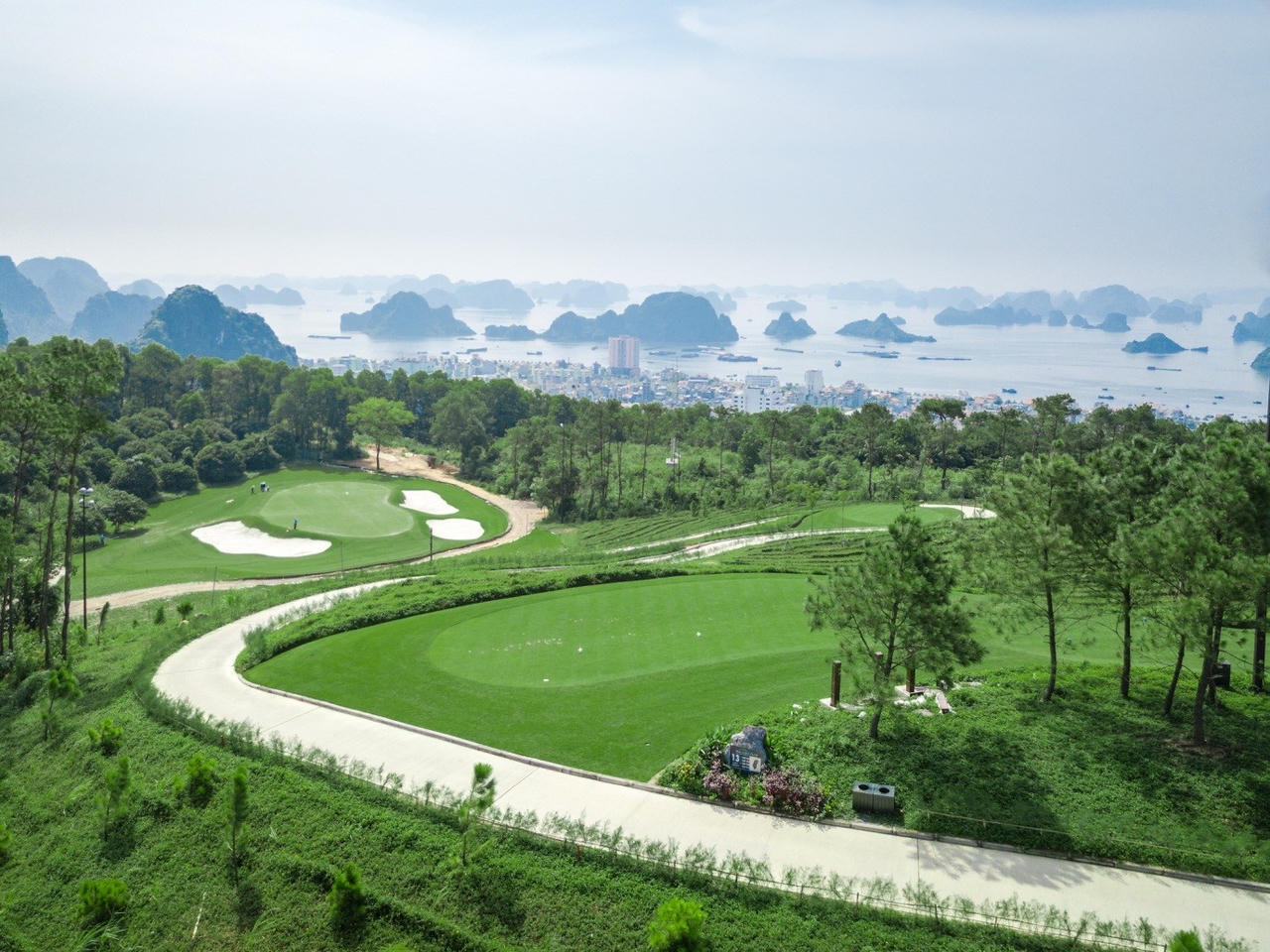 FLC Hạ Long - Thức dậy giữa kỳ quan