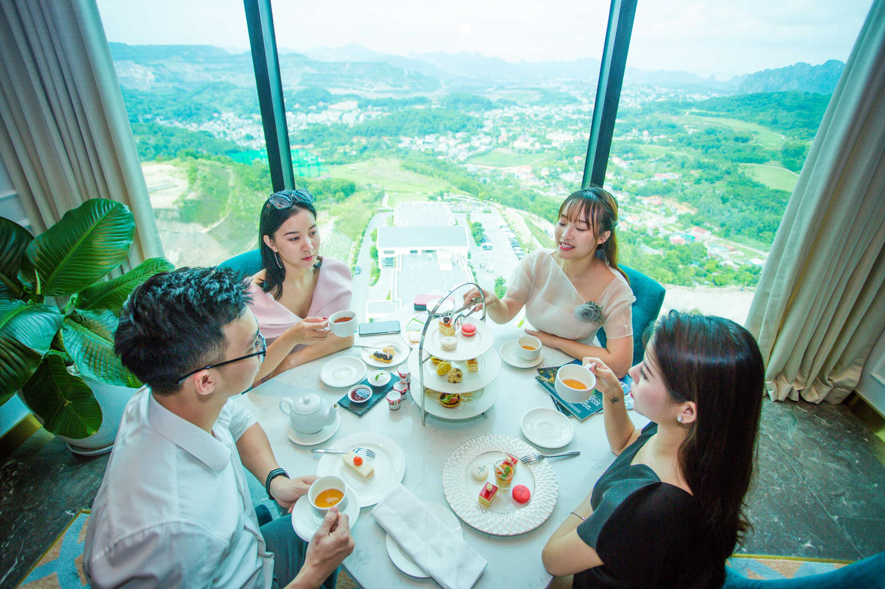 Thú vui “sang chảnh” mới ở Hạ Long: Thưởng trà từ độ cao 100m