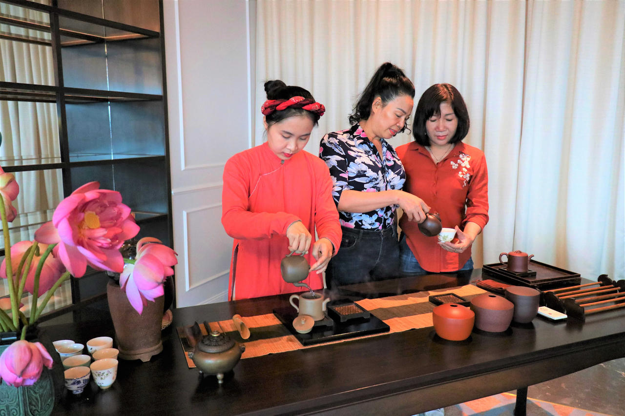 Thú vui “sang chảnh” mới ở Hạ Long: Thưởng trà từ độ cao 100m