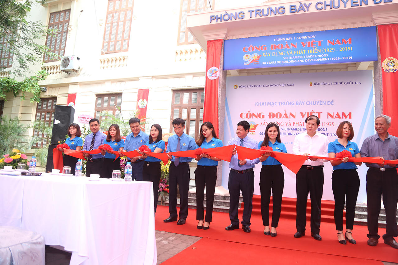 300 hiện vật, hình ảnh tái hiện 90 năm xây dựng và phát triển Công đoàn Việt Nam