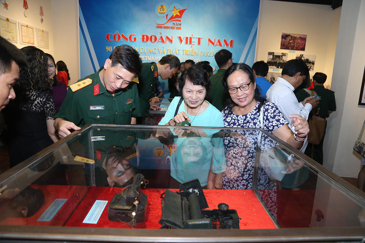 300 hiện vật, hình ảnh tái hiện 90 năm xây dựng và phát triển Công đoàn Việt Nam