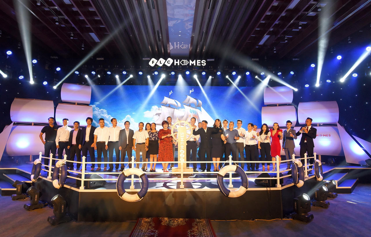 Gần 1000 “thủy thủ” hừng hực khí thế ra khơi tại chuỗi sự kiện kic-koff “Chinh phục miền đất hứa” FLC Quảng Ngãi 