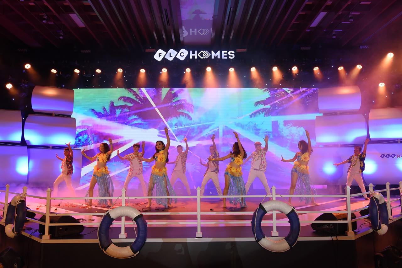 Gần 1000 “thủy thủ” hừng hực khí thế ra khơi tại chuỗi sự kiện kic-koff “Chinh phục miền đất hứa” FLC Quảng Ngãi 