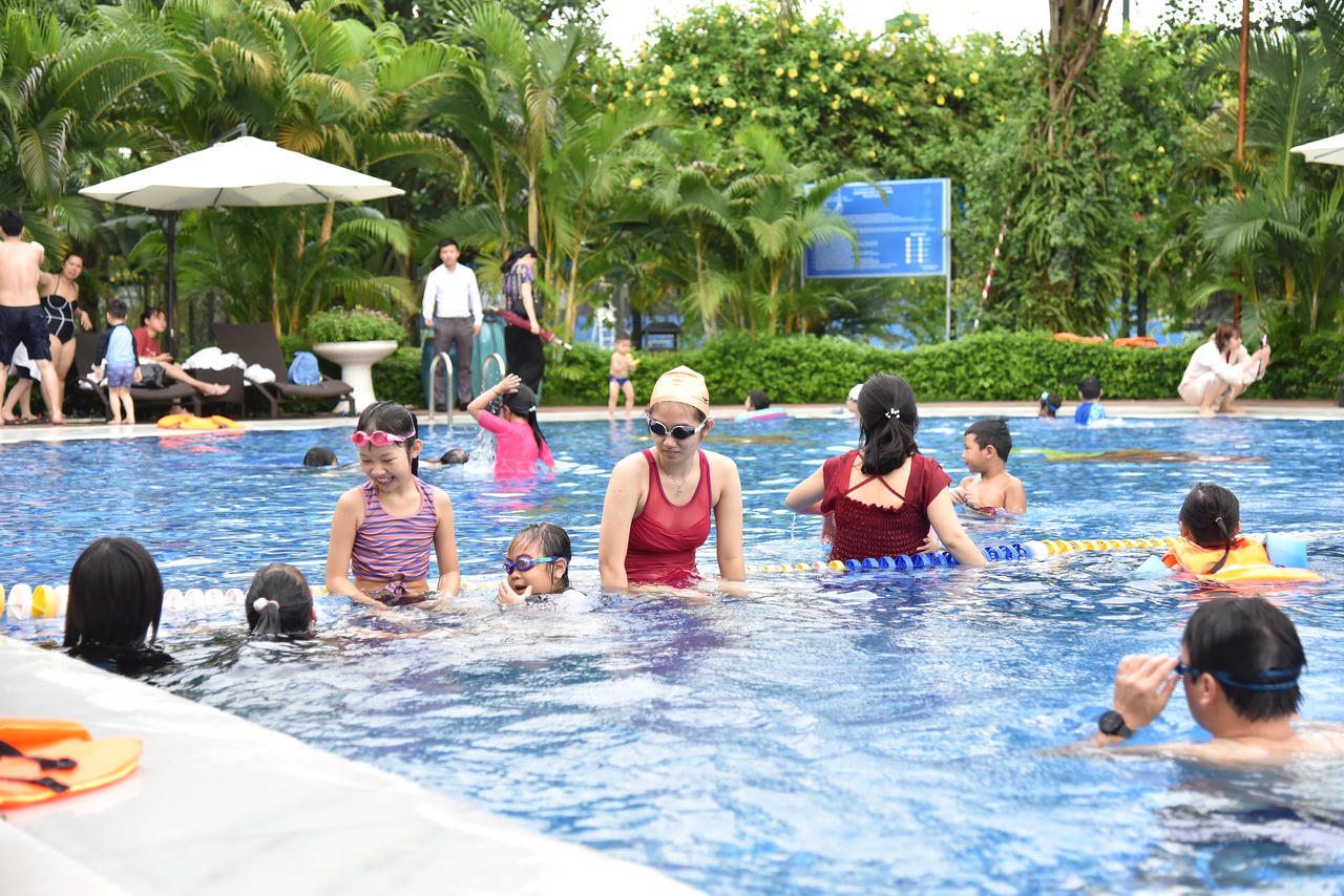 Xả hơi dịp lễ, người dân chuộng nghỉ dưỡng 5 sao