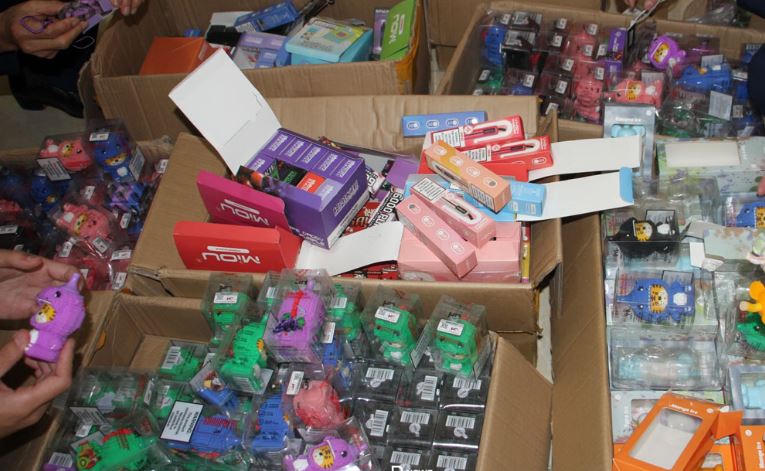 ‘Nóng’ tình trạng buôn lậu thuốc lá điện tử dịp cận Tết