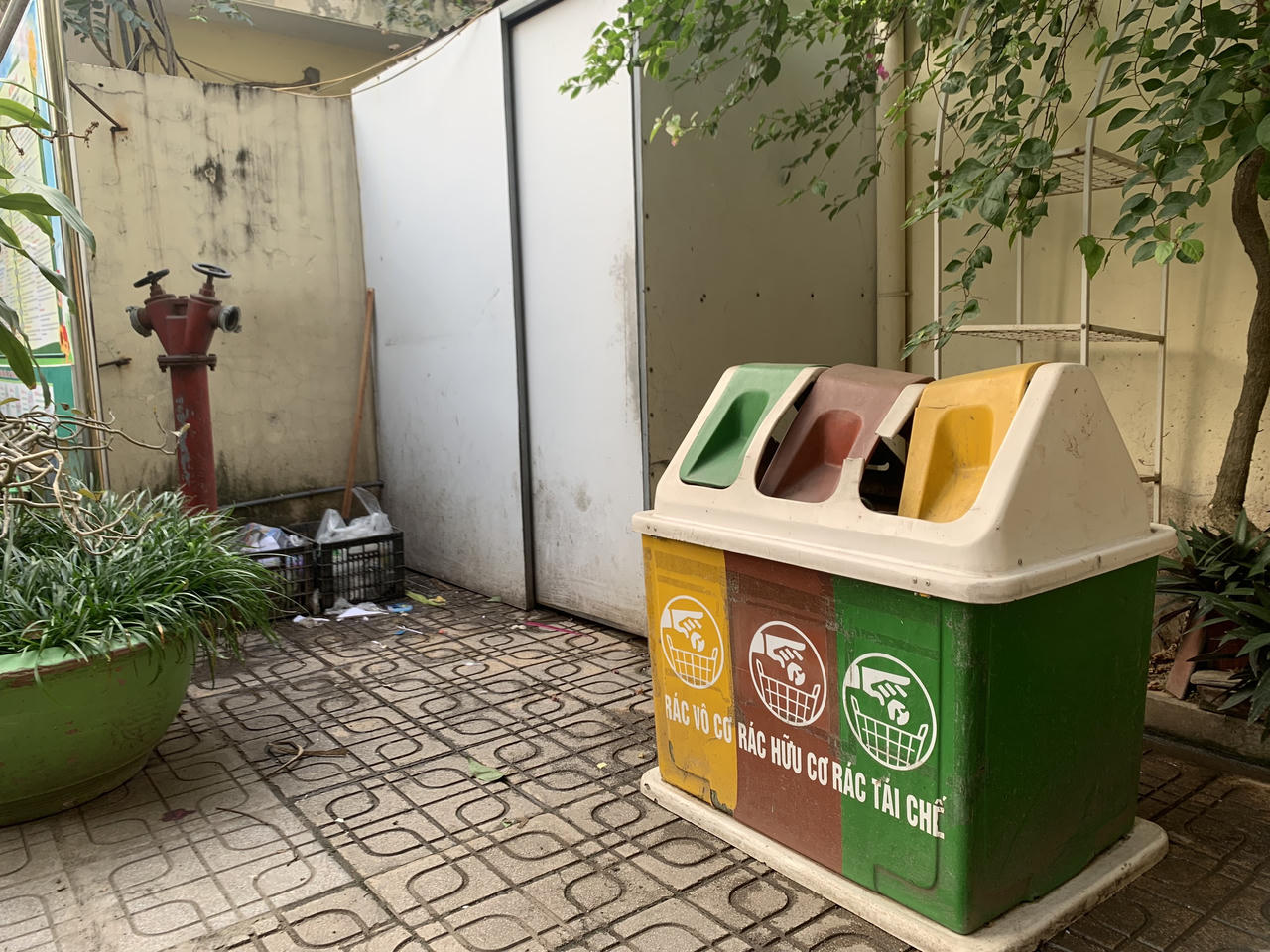 Không phân loại rác thải sẽ bị từ chối thu gom: Luật đã có nhưng thực hiện còn khó!