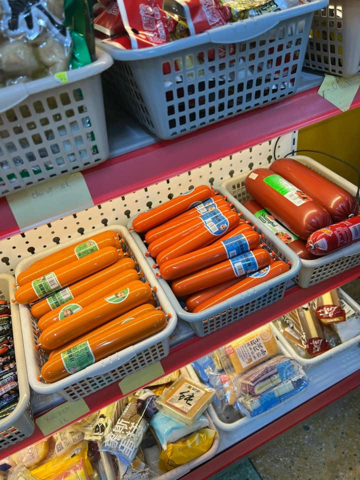 Thu giữ hàng nghìn thực phẩm và đồ chơi trẻ em không rõ nguồn gốc