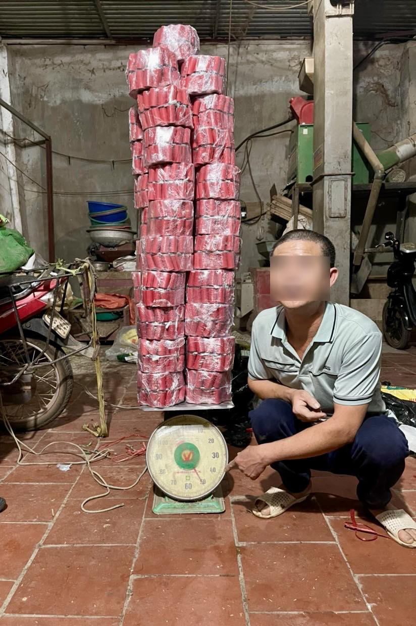 Liên tiếp bắt giữ các đối tượng tàng trữ, mua bán pháo nổ