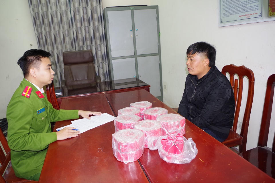 Liên tiếp bắt giữ các đối tượng tàng trữ, mua bán pháo nổ