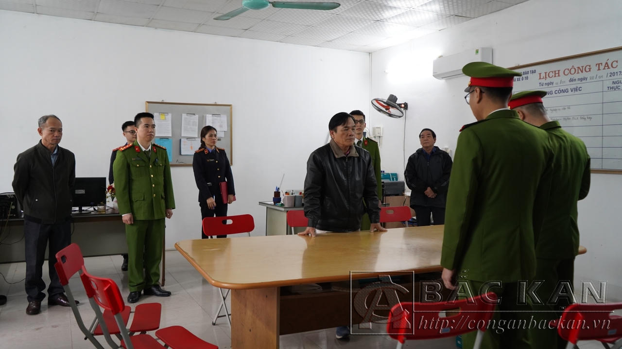 Khởi tố giám đốc công ty thu vượt học phí đào tạo sát hạch lái xe ôtô