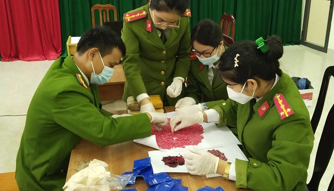 Bắt nam thanh niên vận chuyển hơn 18.000 viên ma túy tổng hợp