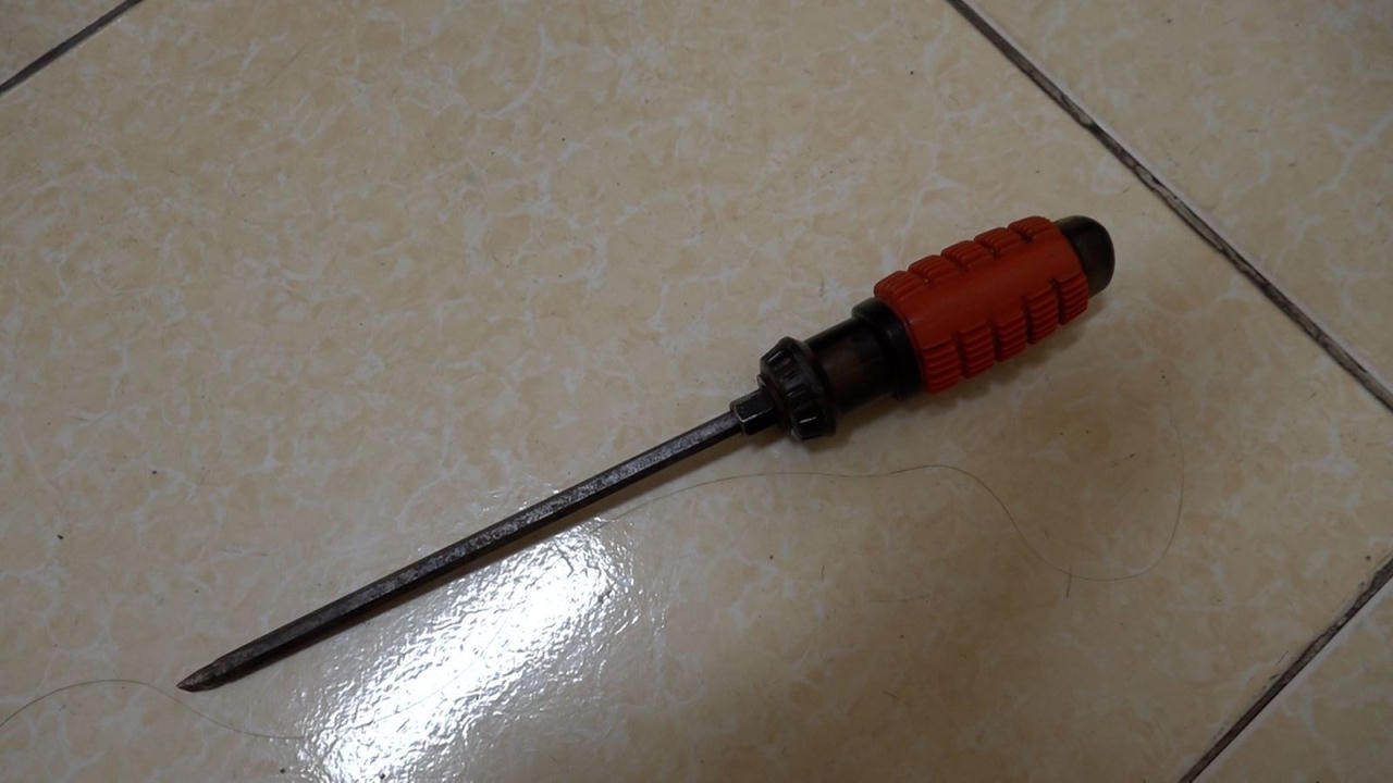 Bắt đối tượng gây ra 22 vụ đập cửa kính ôtô để trộm đồ