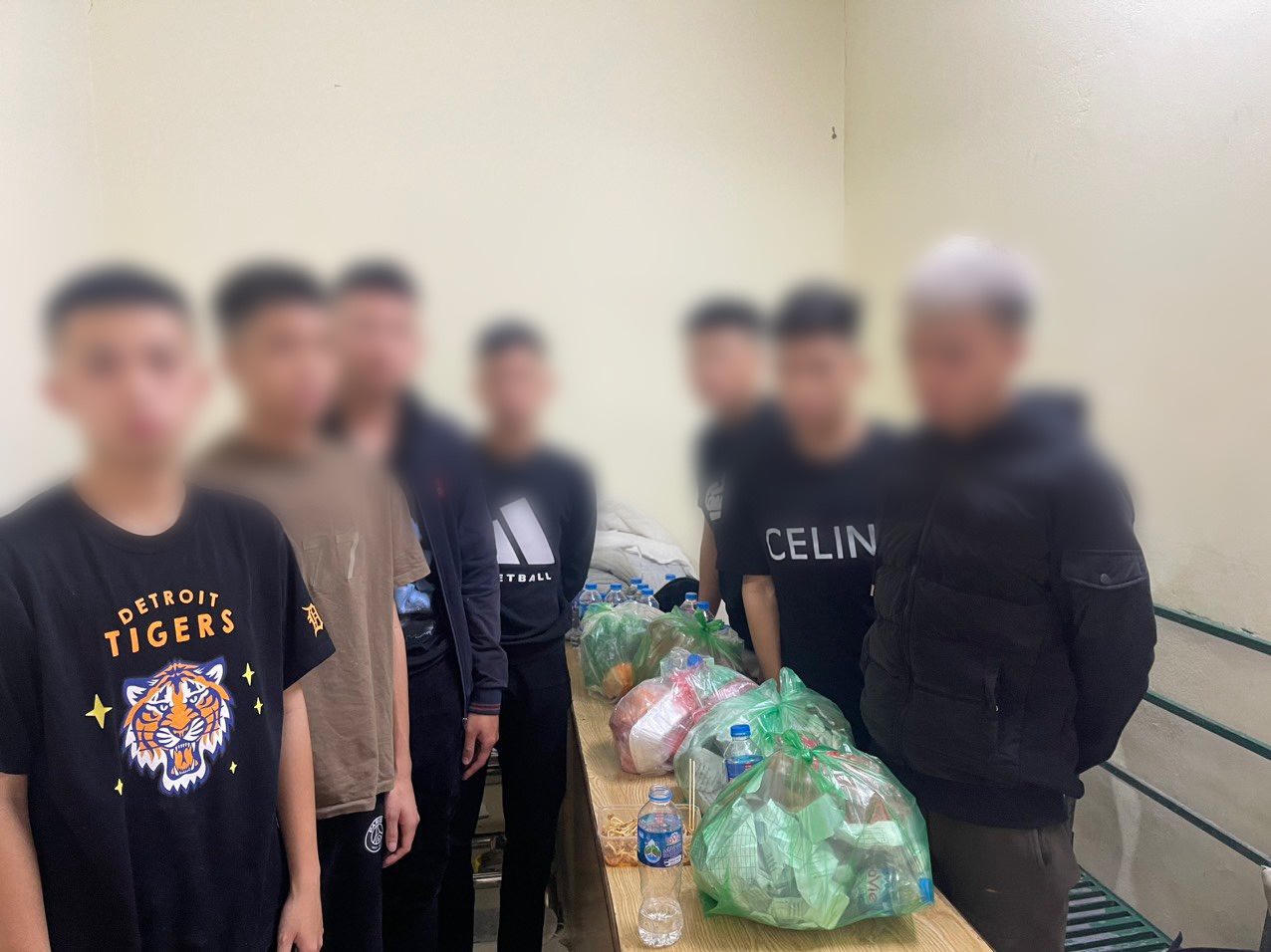 Bắt 2 nhóm thanh niên niên đuổi đánh nhau, náo loạn đường phố Hà Nội