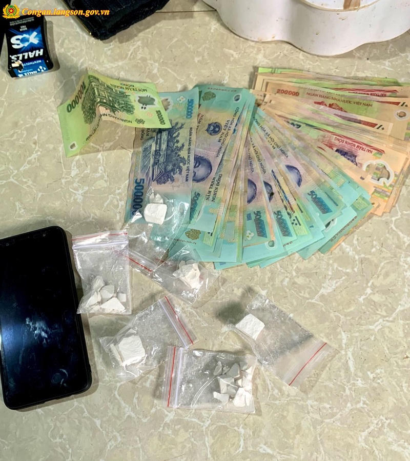 Bắt đối tượng mua cỏ mỹ trên mạng về bán kiếm lời