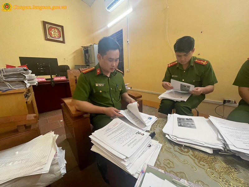 Giám đốc một Trung tâm sát hạch lái xe tham gia đường dây làm giả giấy tờ