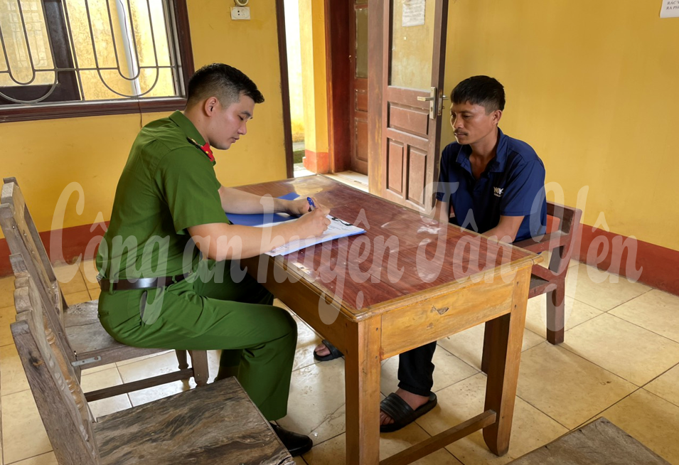 Bắt 2 đối tượng mua bán trái phép hơn 120kg pháo nổ