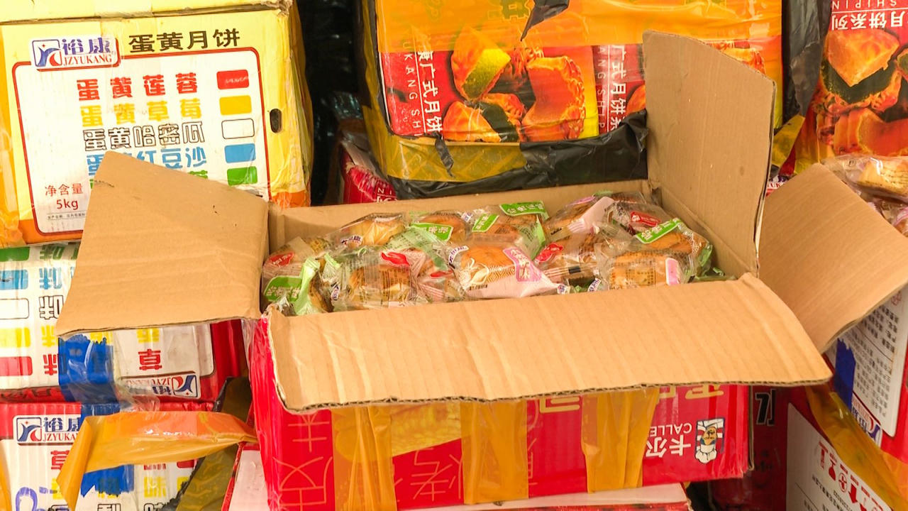 Phát hiện 13.000 bánh trung thu 'mập mờ' về nguồn gốc tại Bắc Giang