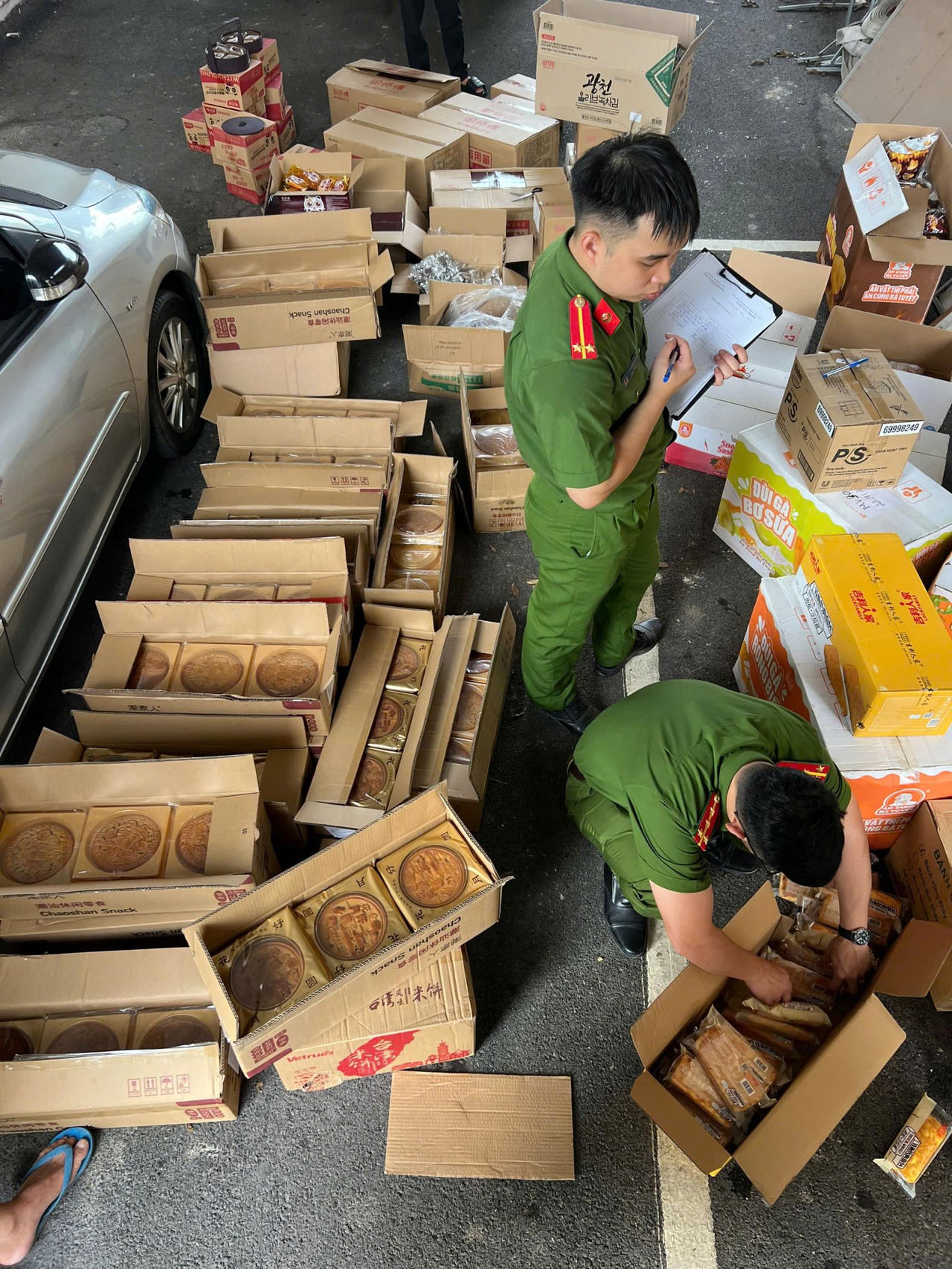 Phát hiện 13.000 bánh trung thu 'mập mờ' về nguồn gốc tại Bắc Giang