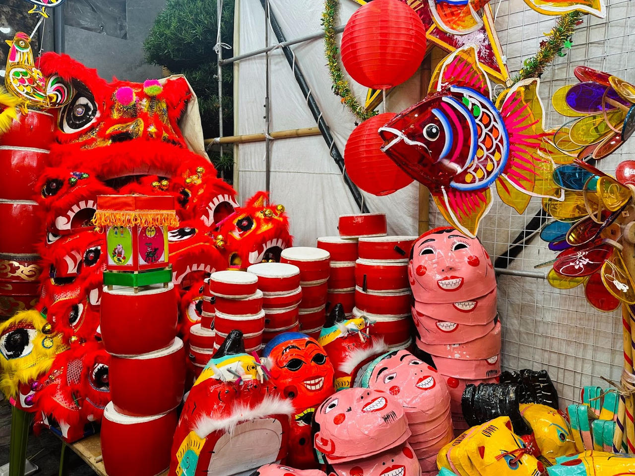 Nỗi lòng tiểu thương khi Trung thu chưa tới mà bão đã về