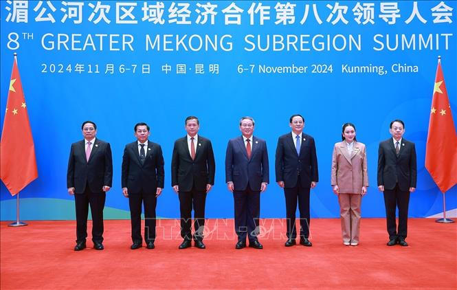 Thủ tướng Trung Quốc Lý Cường đón Thủ tướng Phạm Minh Chính và các Trưởng đoàn tham dự Hội nghị GMS mở rộng lần thứ 8. Ảnh: Dương Giang/TTXVN