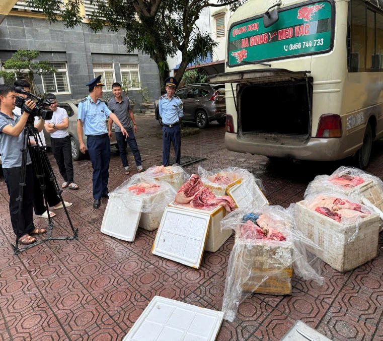 Phát hiện 450kg thịt lợn đang phân hủy chuẩn bị tuồn ra thị trường